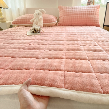 卡伦家纺 2025新款兔毛绒高克重保暖床垫床褥 红豆粉