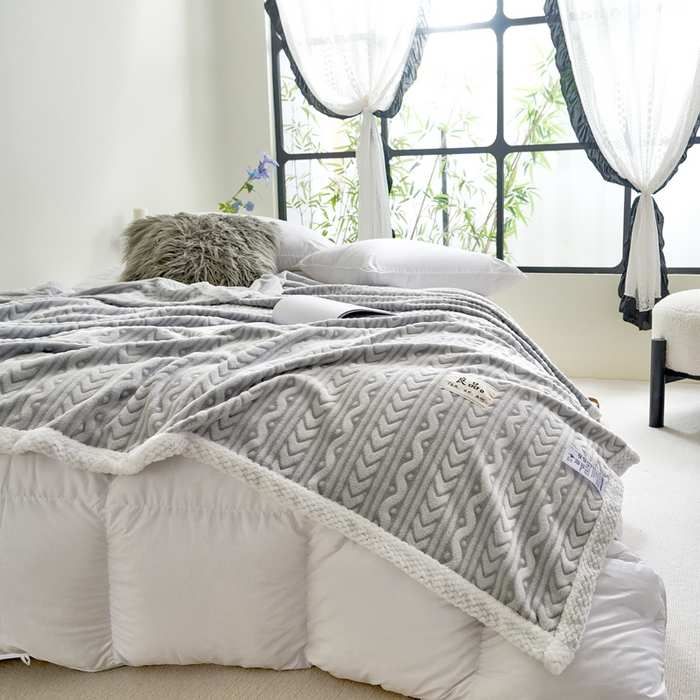 91家纺网 家纺一手货源 找家纺 鹏程 24款300克剪花绒毛毯高克重法莱绒牛奶绒贝贝绒毛毯 烟雾灰