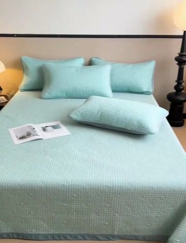 91家纺网 家纺一手货源 找家纺 羽爱家纺 2024新款A类莫代尔宝宝绒床盖三件套 湖水蓝