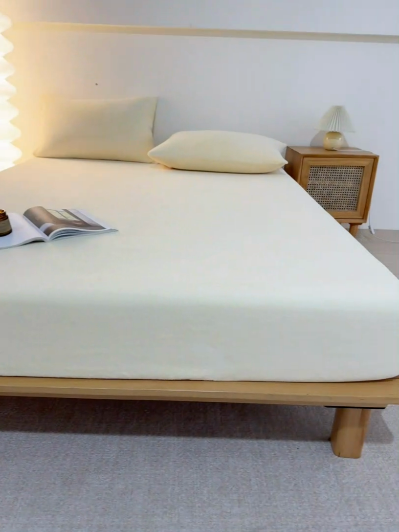 91家纺网 家纺一手货源 找家纺 棉乐町家居 2025新款舒适纯色牛奶绒床笠 婴儿黄