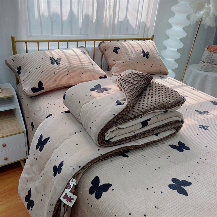 91家纺网 家纺一手货源 找家纺 暖居 2024新款牛奶绒豆豆被床盖四件套 幻蝶