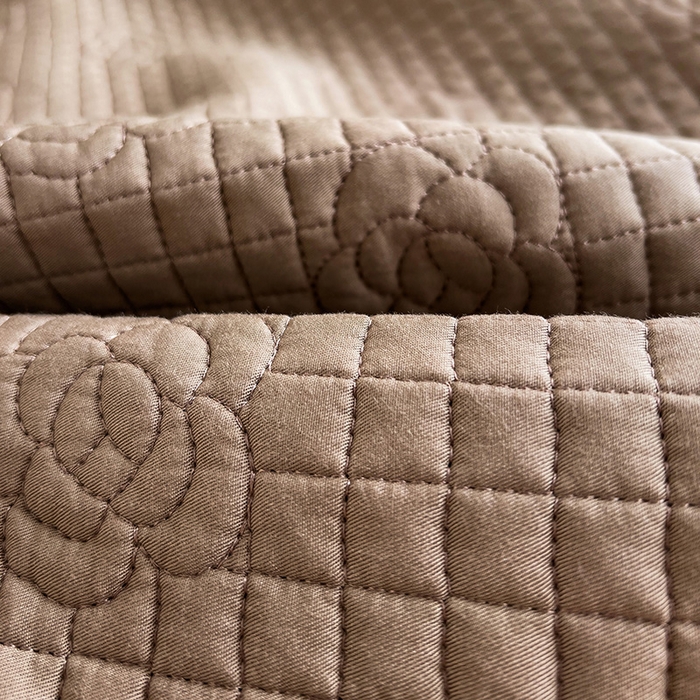 91家纺网 家纺一手货源 找家纺 羽爱家纺 2024新款A类莫代尔宝宝绒床盖三件套 焦糖色