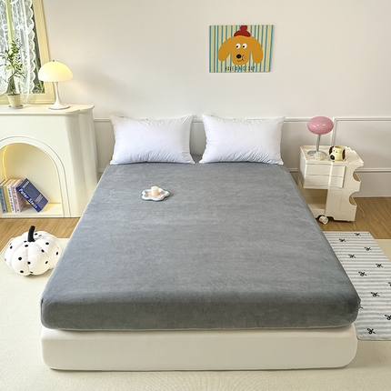 91家纺网 家纺一手货源 找家纺 觅妮家纺 2025新款全消光200g保暖牛奶绒纯色简约款床笠 灰色