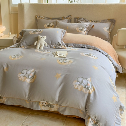 91家纺网 家纺一手货源 找家纺 7V 2025新款A纯棉B牛奶绒轻奢大宽边一字绣四件套A类133*76全棉喷气宽幅长绒棉高克重全工艺牛奶绒 梦天使