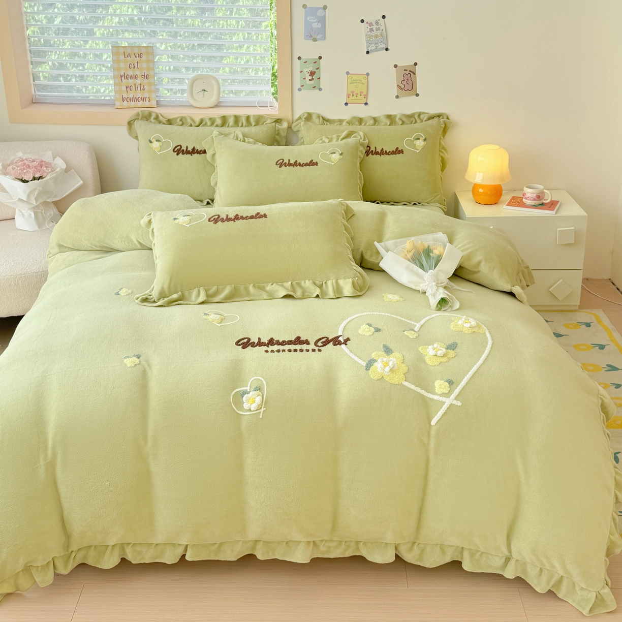 91家纺网 家纺一手货源 找家纺 金米诺 2024新款牛奶绒毛巾绣四件套 豆绿