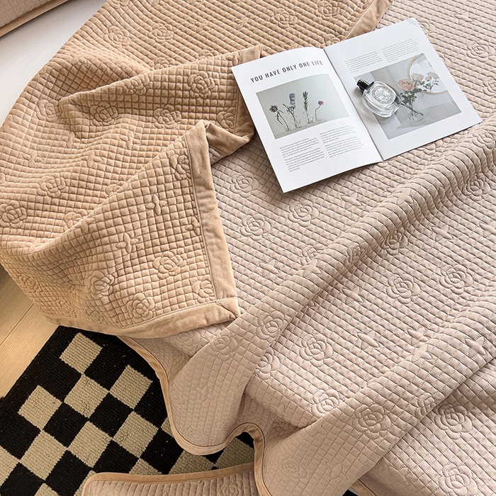 91家纺网 家纺一手货源 找家纺 羽爱家纺 2024新款A类莫代尔宝宝绒床盖三件套 卡其色