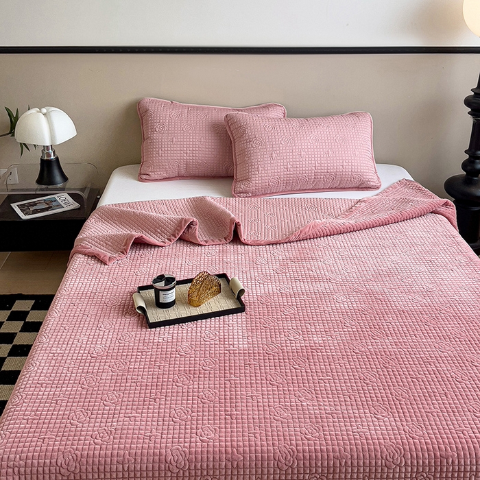 91家纺网 家纺一手货源 找家纺 羽爱家纺 2024新款A类莫代尔宝宝绒床盖三件套 豆沙粉