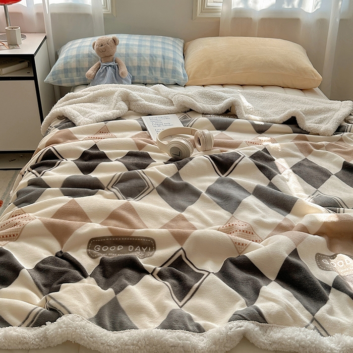 91家纺网 家纺一手货源 找家纺 繁花家居 2024新款牛奶绒洛丽塔系列毛毯 几何空间