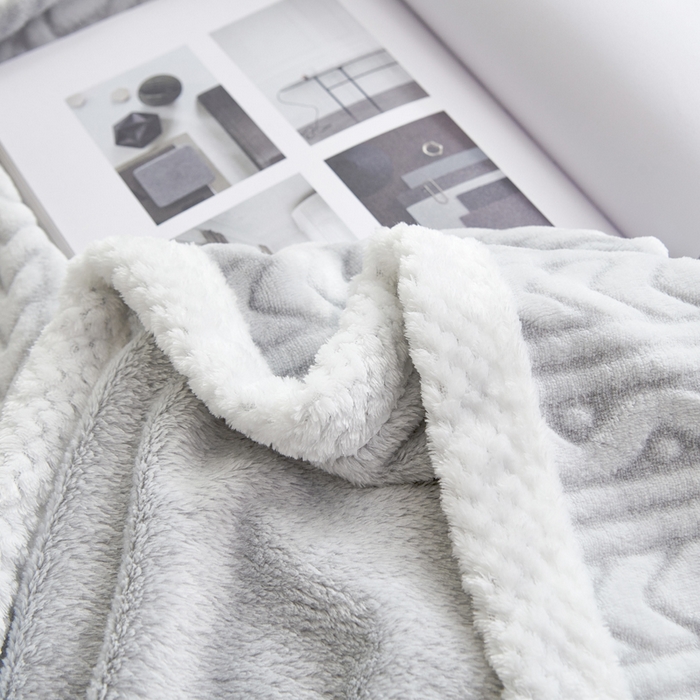 91家纺网 家纺一手货源 找家纺 鹏程 24款300克剪花绒毛毯高克重法莱绒牛奶绒贝贝绒毛毯 烟雾灰