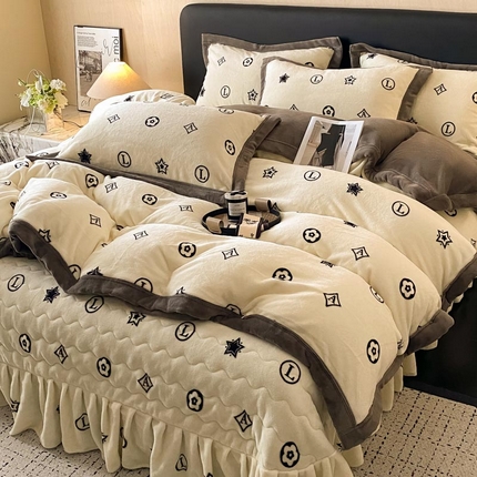 91家纺网 家纺一手货源 找家纺 （总）茉保家纺 2025新款包边款印花牛奶绒床盖四件套