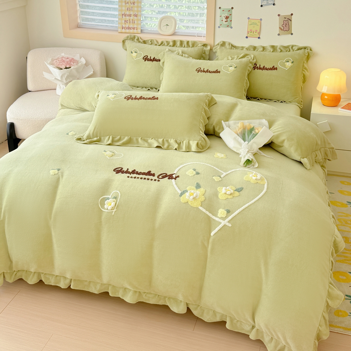 91家纺网 家纺一手货源 找家纺 金米诺 2024新款牛奶绒毛巾绣四件套 豆绿