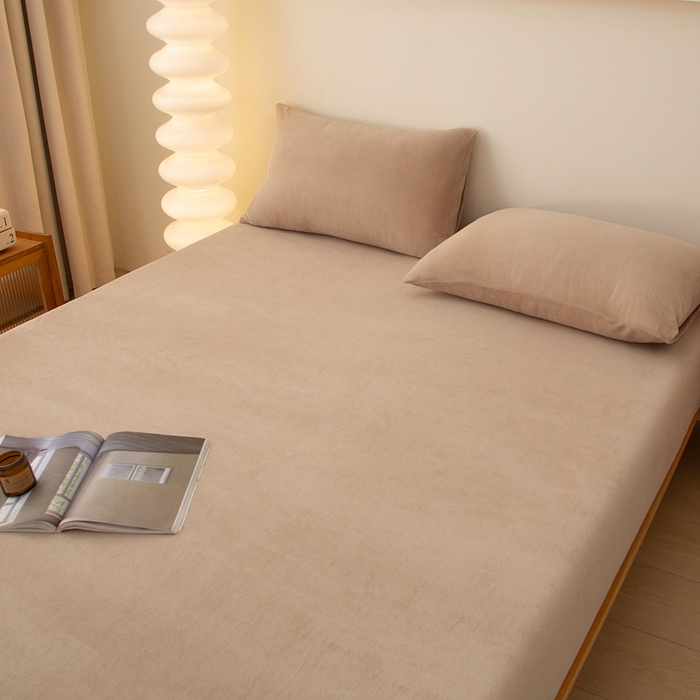 91家纺网 家纺一手货源 找家纺 首爱家纺 2025新款舒适纯色牛奶绒床笠 茶咖色