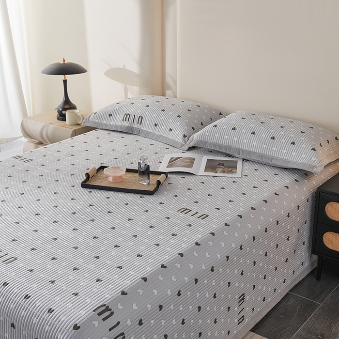 91家纺网 家纺一手货源 找家纺 莎果家纺 2025秋冬一面天丝一面绒高温砂洗床盖三件套 怦然心动-灰