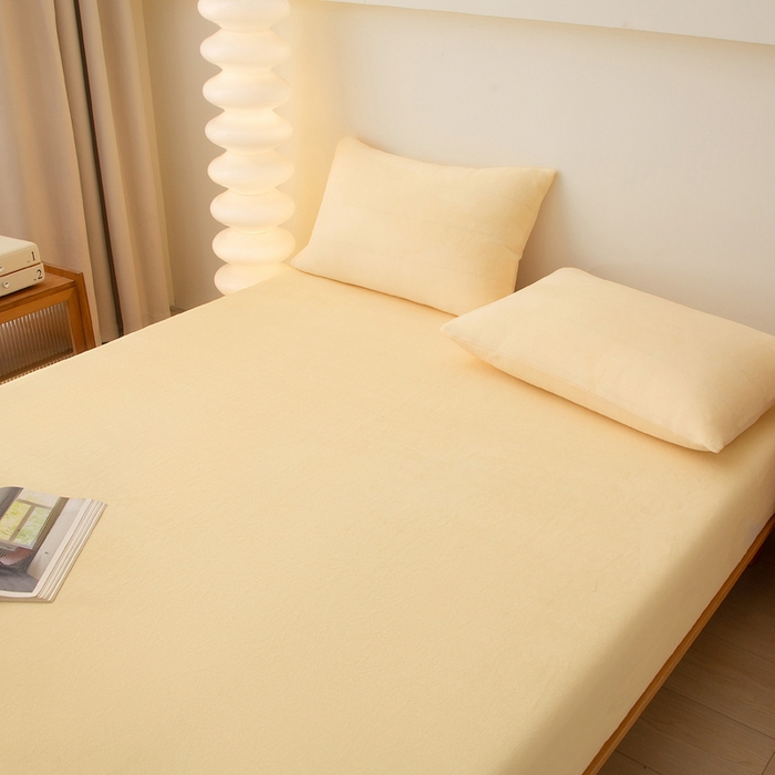 91家纺网 家纺一手货源 找家纺 棉乐町家居 2025新款舒适纯色牛奶绒床笠 婴儿黄