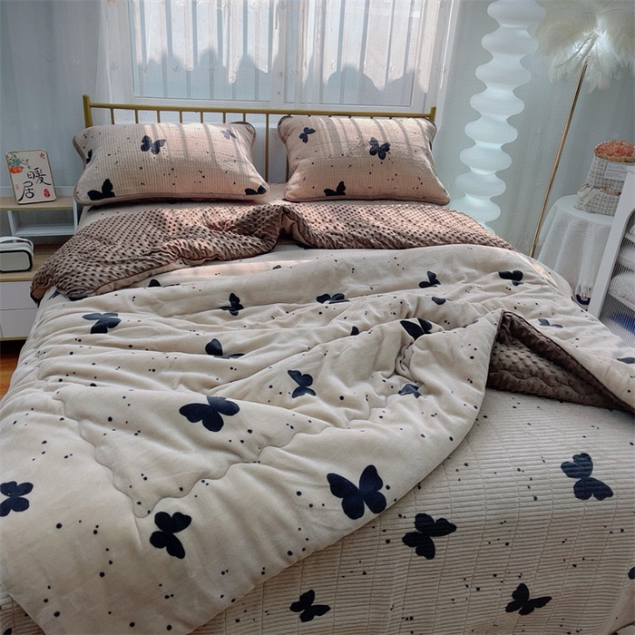 91家纺网 家纺一手货源 找家纺 暖居 2024新款牛奶绒豆豆被床盖四件套 幻蝶