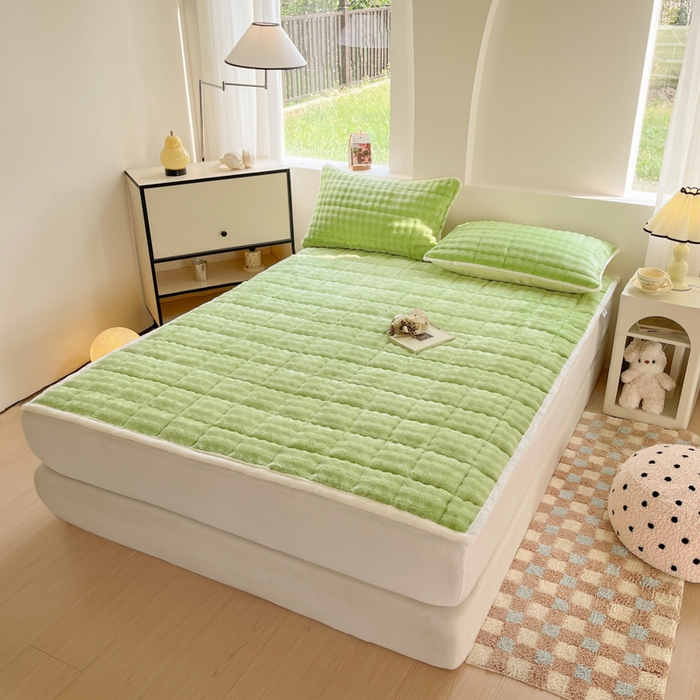 91家纺网 家纺一手货源 找家纺 卡伦家纺 2025新款兔毛绒高克重保暖床垫床褥 薄荷绿