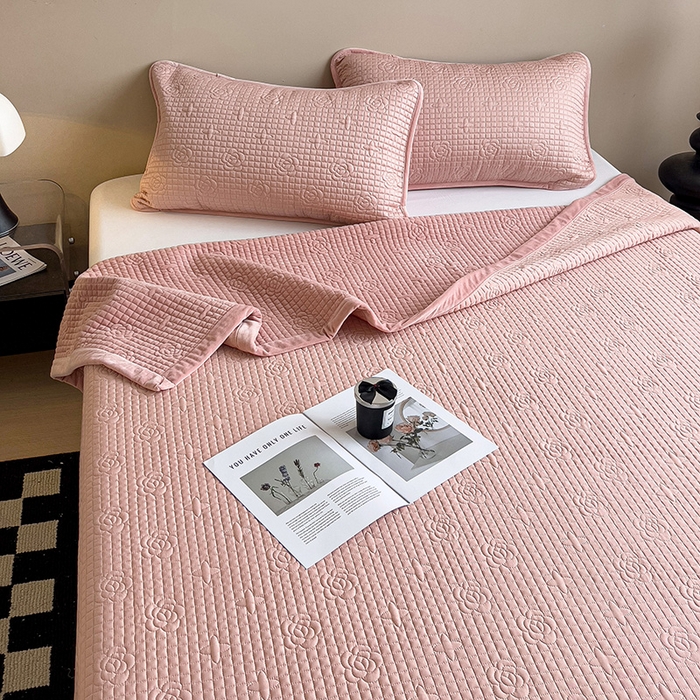 91家纺网 家纺一手货源 找家纺 羽爱家纺 2024新款A类莫代尔宝宝绒床盖三件套 粉玉