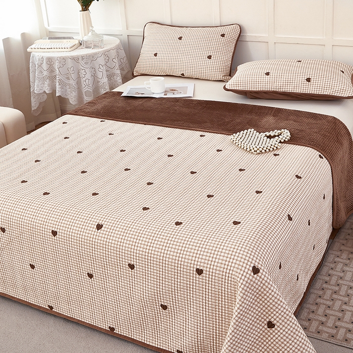 91家纺网 家纺一手货源 找家纺 莎果家纺 2025冬季新款热推冬季必备寒冷的冬季有了它便多了些温暖婴儿绒+全棉床盖三件套 小美好