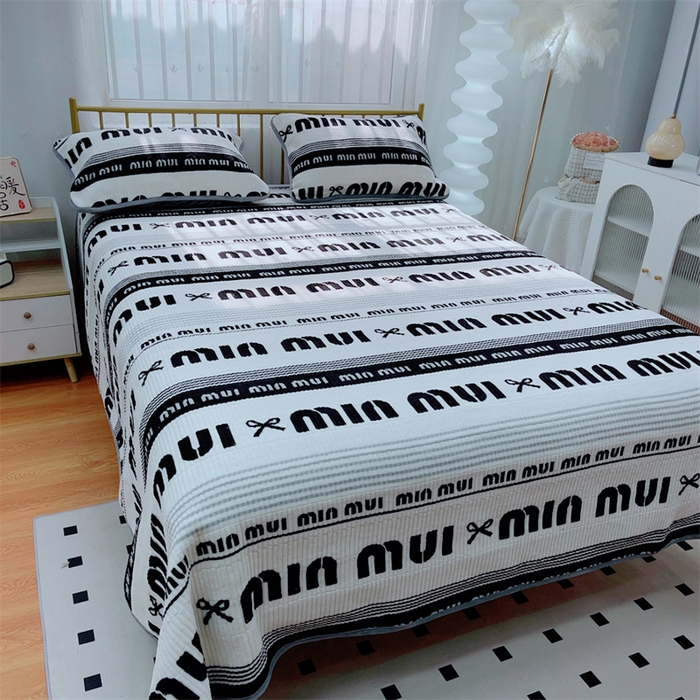 91家纺网 家纺一手货源 找家纺 暖居 2024新款牛奶绒豆豆被床盖四件套 英伦