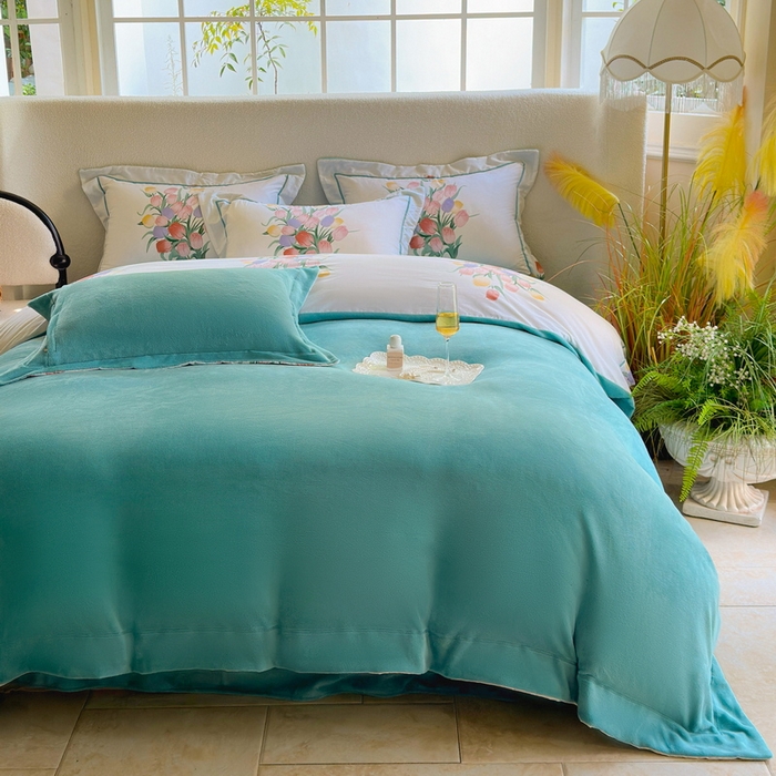 91家纺网 家纺一手货源 找家纺 7V 2024新款单件被套A纯棉B牛奶绒轻奢大宽边一字绣A类133*76全棉喷气宽幅长绒棉高克重全工艺牛奶绒 幽韵飘香