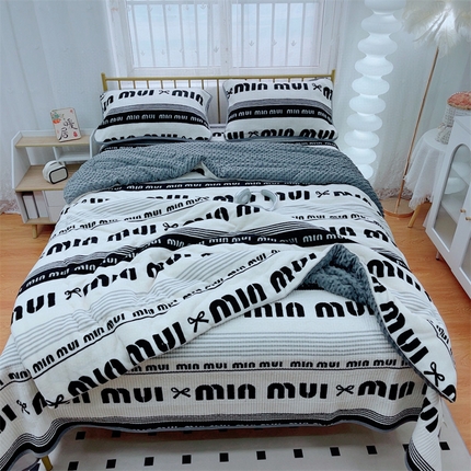 91家纺网 家纺一手货源 找家纺 暖居 2024新款牛奶绒豆豆被床盖四件套 英伦