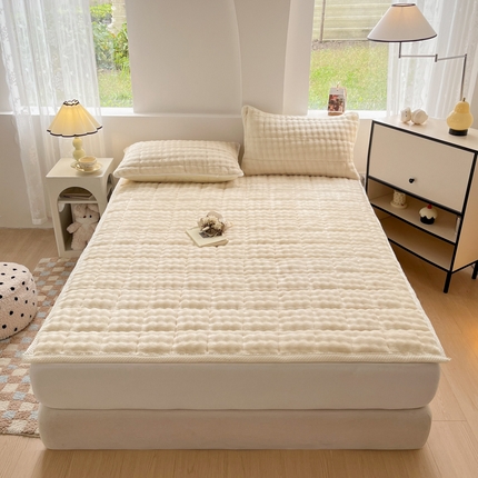 91家纺网 家纺一手货源 找家纺 卡伦家纺 2025新款兔毛绒高克重保暖床垫床褥 珍珠白