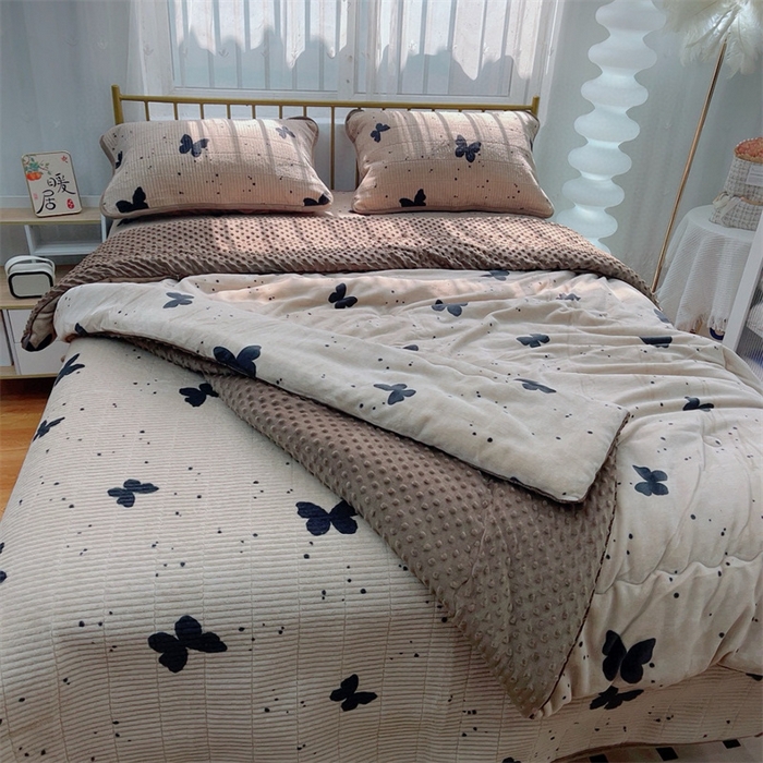 91家纺网 家纺一手货源 找家纺 暖居 2024新款牛奶绒豆豆被床盖四件套 幻蝶