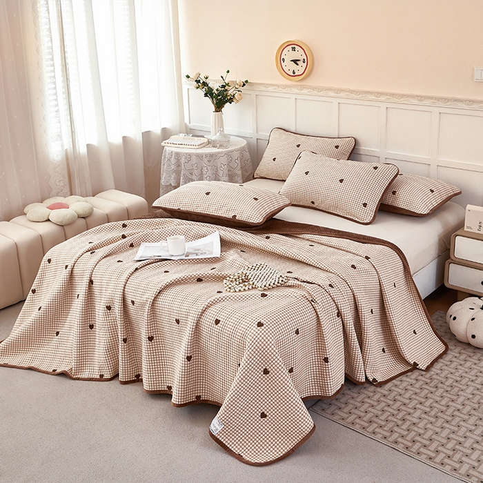 91家纺网 家纺一手货源 找家纺 莎果家纺 2025冬季新款热推冬季必备寒冷的冬季有了它便多了些温暖婴儿绒+全棉床盖三件套 小美好