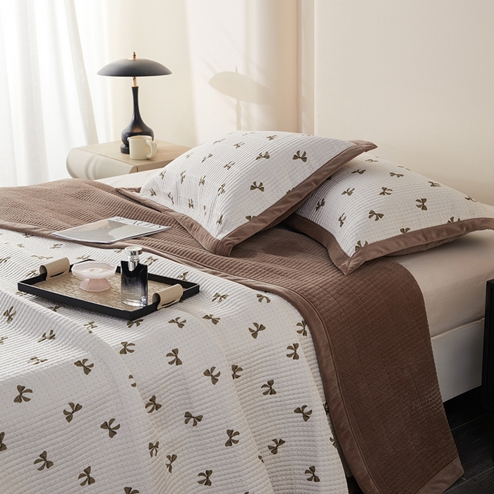 91家纺网 家纺一手货源 找家纺 莎果家纺 2025秋冬一面天丝一面绒高温砂洗床盖三件套 小香风-咖