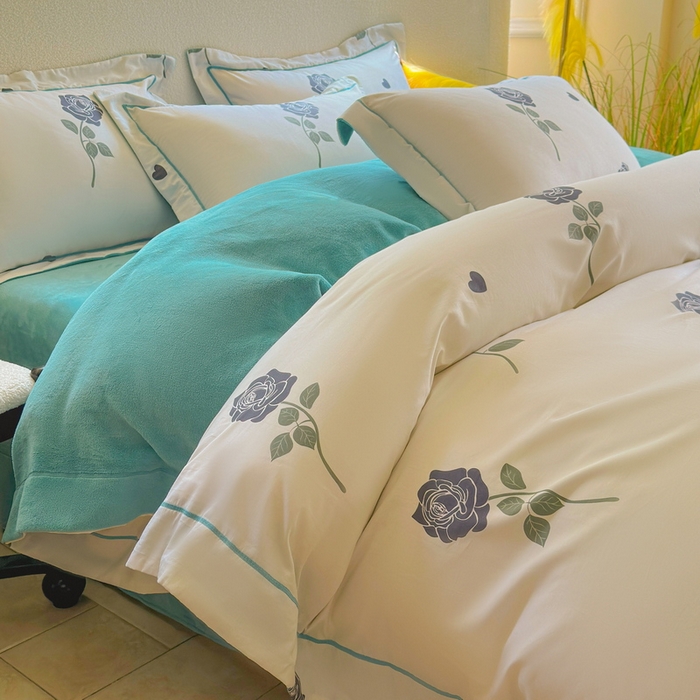 91家纺网 家纺一手货源 找家纺 7V 2024新款单件被套A纯棉B牛奶绒轻奢大宽边一字绣A类133*76全棉喷气宽幅长绒棉高克重全工艺牛奶绒 芬妮