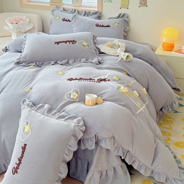 91家纺网 家纺一手货源 找家纺 金米诺 2024新款牛奶绒毛巾绣四件套 高级灰