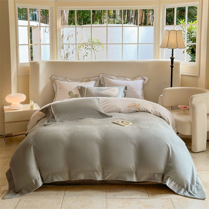 91家纺网 家纺一手货源 找家纺 7V 2024新款单件被套A纯棉B牛奶绒轻奢大宽边一字绣A类133*76全棉喷气宽幅长绒棉高克重全工艺牛奶绒 蝶舞