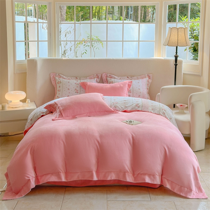 91家纺网 家纺一手货源 找家纺 7V 2024新款单件被套A纯棉B牛奶绒轻奢大宽边一字绣A类133*76全棉喷气宽幅长绒棉高克重全工艺牛奶绒 沐浴玫瑰