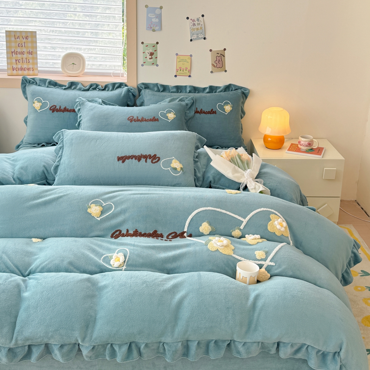 91家纺网 家纺一手货源 找家纺 金米诺 2024新款牛奶绒毛巾绣四件套 淡雅青