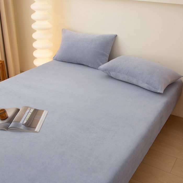 91家纺网 家纺一手货源 找家纺 棉乐町家居 2025新款舒适纯色牛奶绒床笠 银灰色