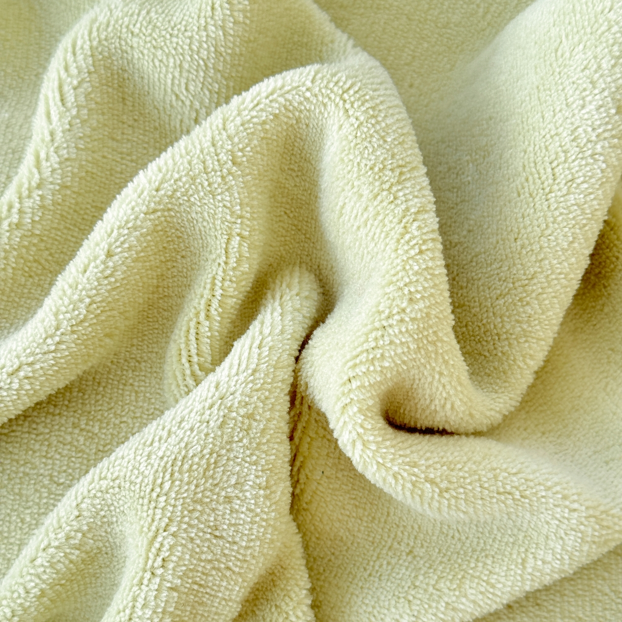 91家纺网 家纺一手货源 找家纺 金米诺 2024新款牛奶绒毛巾绣四件套 豆绿