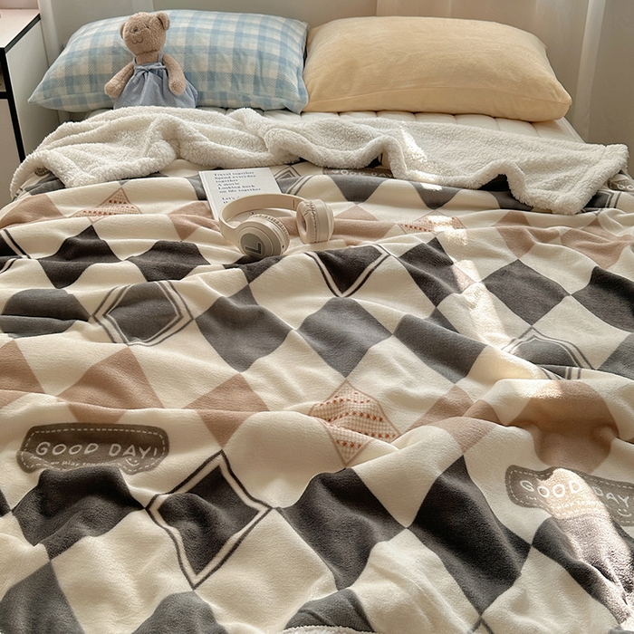 91家纺网 家纺一手货源 找家纺 繁花家居 2024新款牛奶绒洛丽塔系列毛毯 几何空间