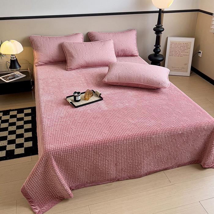 91家纺网 家纺一手货源 找家纺 羽爱家纺 2024新款A类莫代尔宝宝绒床盖三件套 豆沙粉