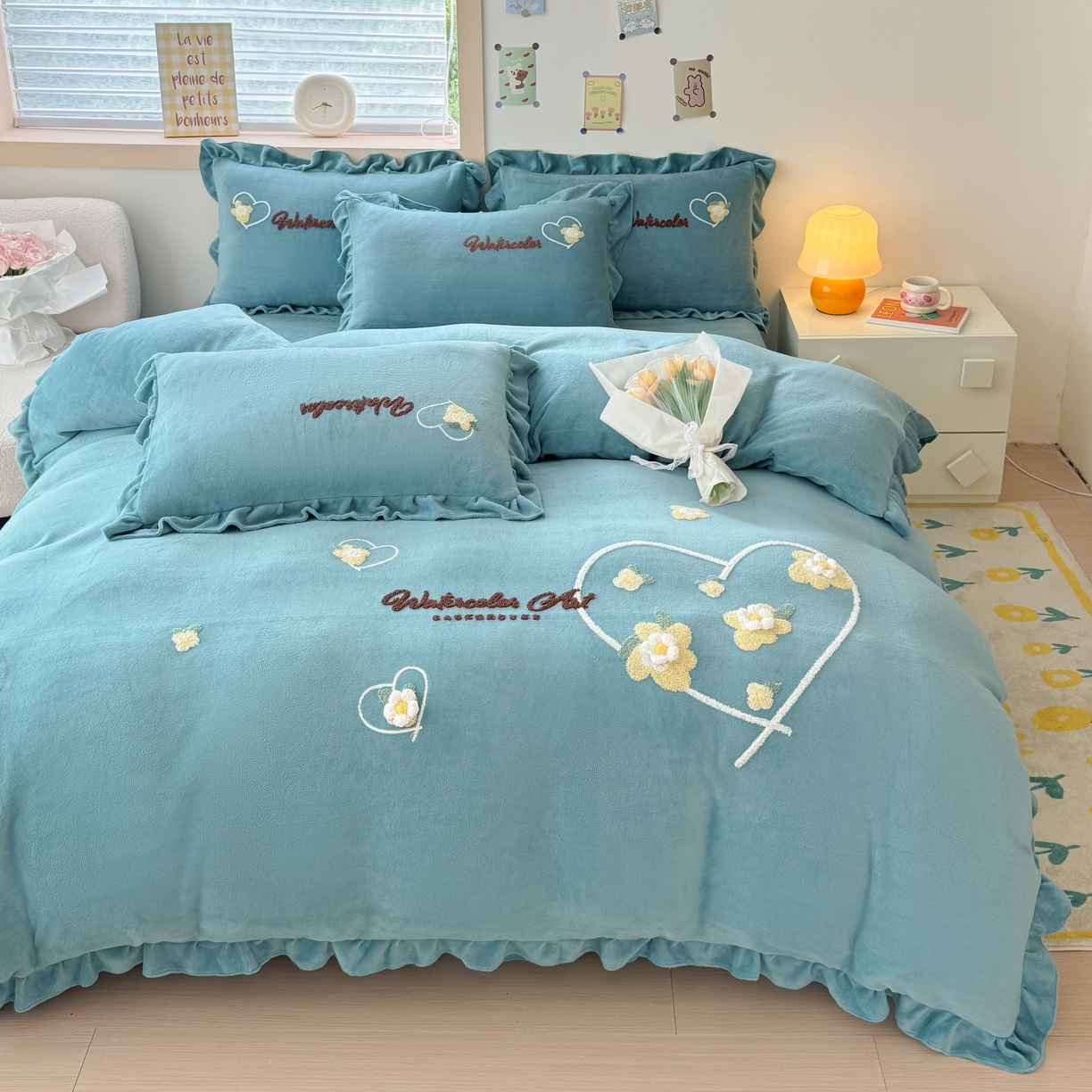 91家纺网 家纺一手货源 找家纺 金米诺 2024新款牛奶绒毛巾绣四件套 淡雅青