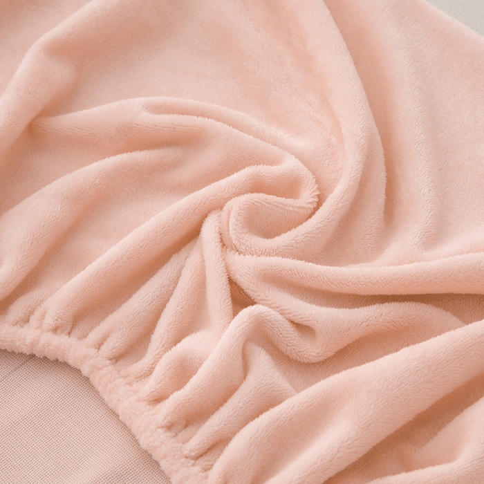 91家纺网 家纺一手货源 找家纺 棉乐町家居 2025新款舒适纯色牛奶绒床笠 绯玉色