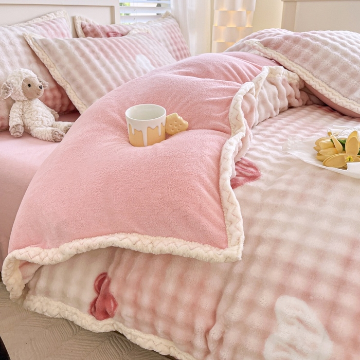 91家纺网 家纺一手货源 找家纺 （总）金喜 2024新款泡泡高克重牛奶绒四件套秋冬四件套床品-欧帝莎包边系列