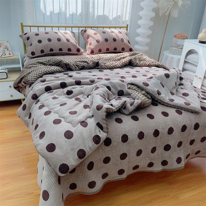 91家纺网 家纺一手货源 找家纺 暖居 2024新款牛奶绒豆豆被床盖四件套 咖色大波点