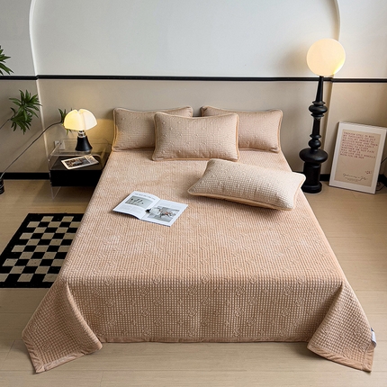 91家纺网 家纺一手货源 找家纺 羽爱家纺 2024新款A类莫代尔宝宝绒床盖三件套 卡其色