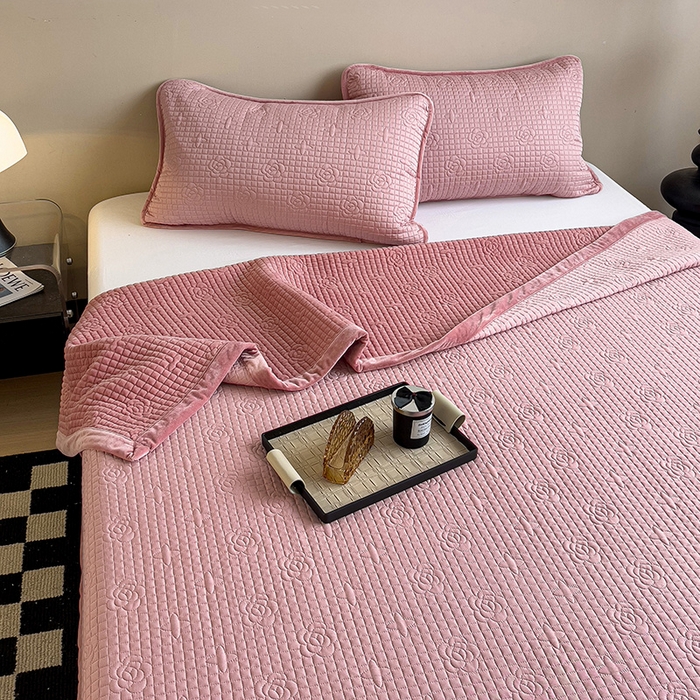 91家纺网 家纺一手货源 找家纺 羽爱家纺 2024新款A类莫代尔宝宝绒床盖三件套 豆沙粉