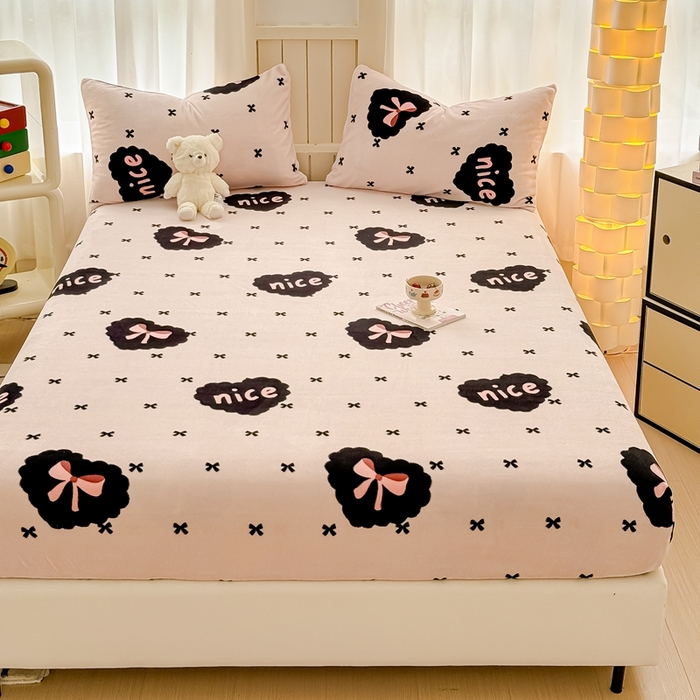 91家纺网 家纺一手货源 找家纺 金丝鸟家纺 2024新款200g牛奶绒单床笠系列 爱心蝴蝶结