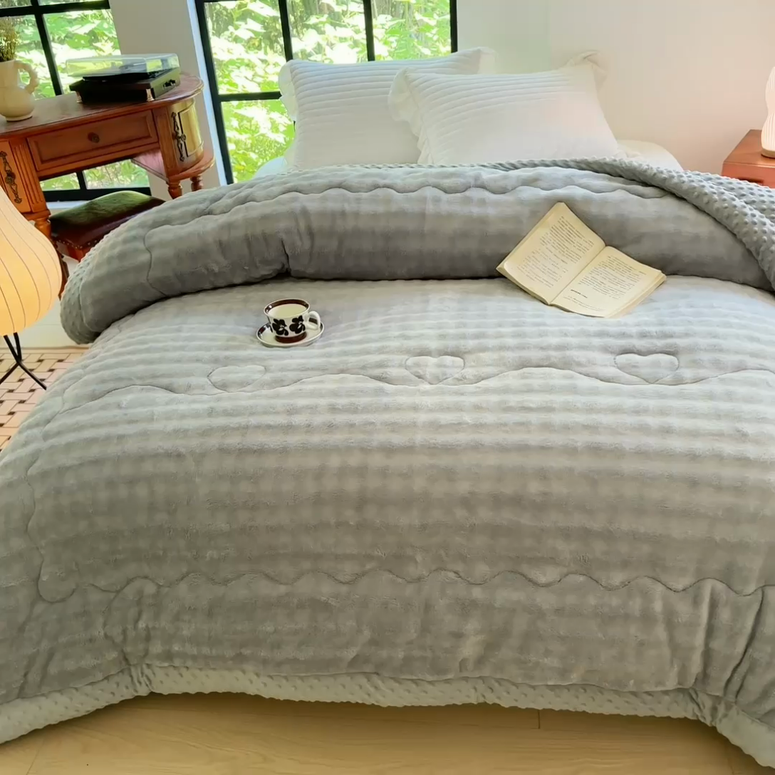 91家纺网 家纺一手货源 找家纺 优迈 2024新款兔兔绒豆豆被冬被子被芯 洋灰