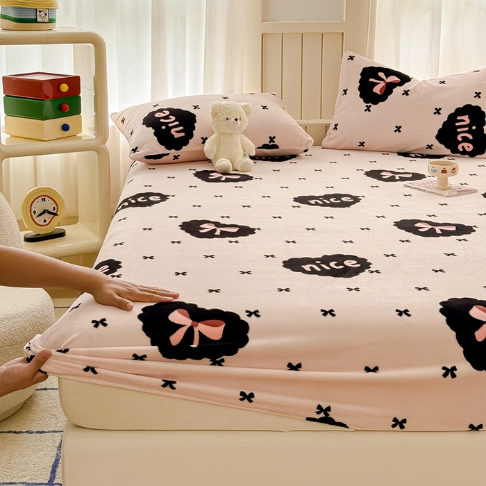 91家纺网 家纺一手货源 找家纺 金丝鸟家纺 2024新款200g牛奶绒单床笠系列 爱心蝴蝶结