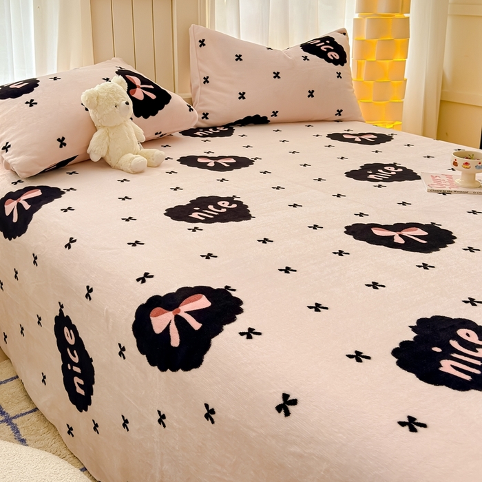 91家纺网 家纺一手货源 找家纺 金丝鸟家纺 2024新款200g牛奶绒单床单系列 爱心蝴蝶结