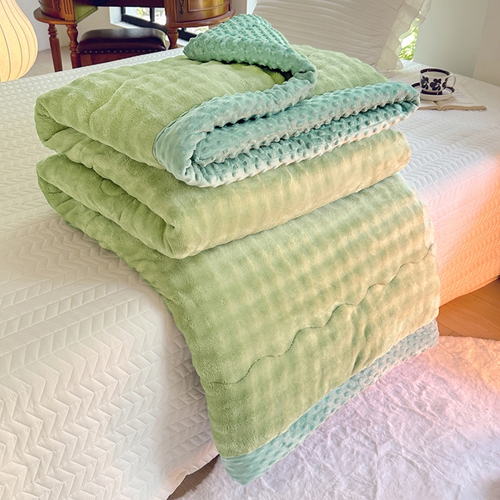 91家纺网 家纺一手货源 找家纺 优迈 2024新款兔兔绒豆豆被冬被子被芯 暖绿