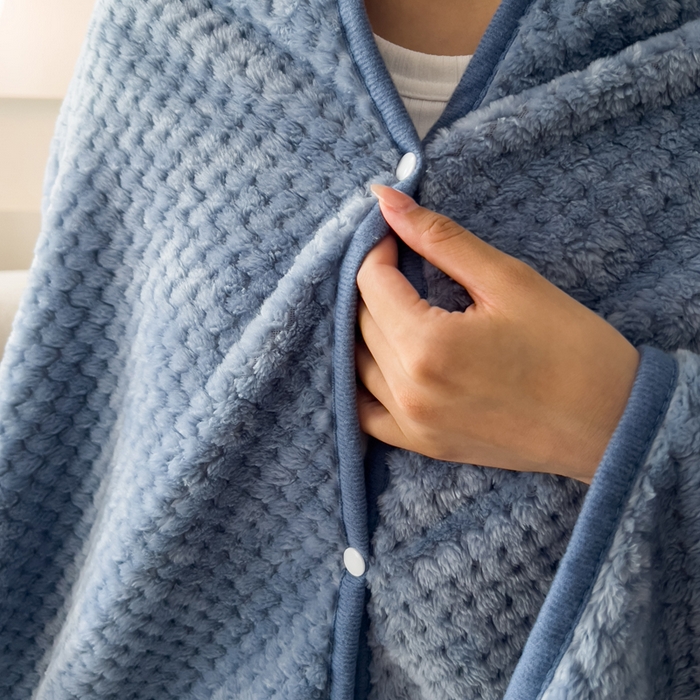 91家纺网 家纺一手货源 找家纺 卡琪曼 2024新款加厚保暖菠萝格披肩毯子毛毯 雾蓝